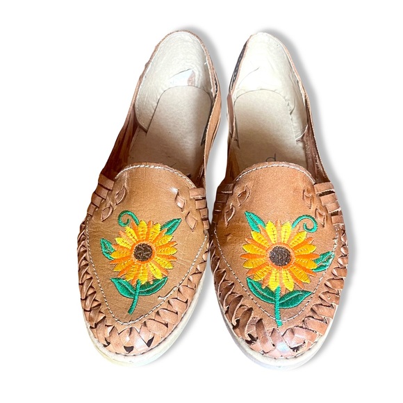 Husa D Jevisa Shoes - Mexican Leather Huaraches with Sunflower Embroidery